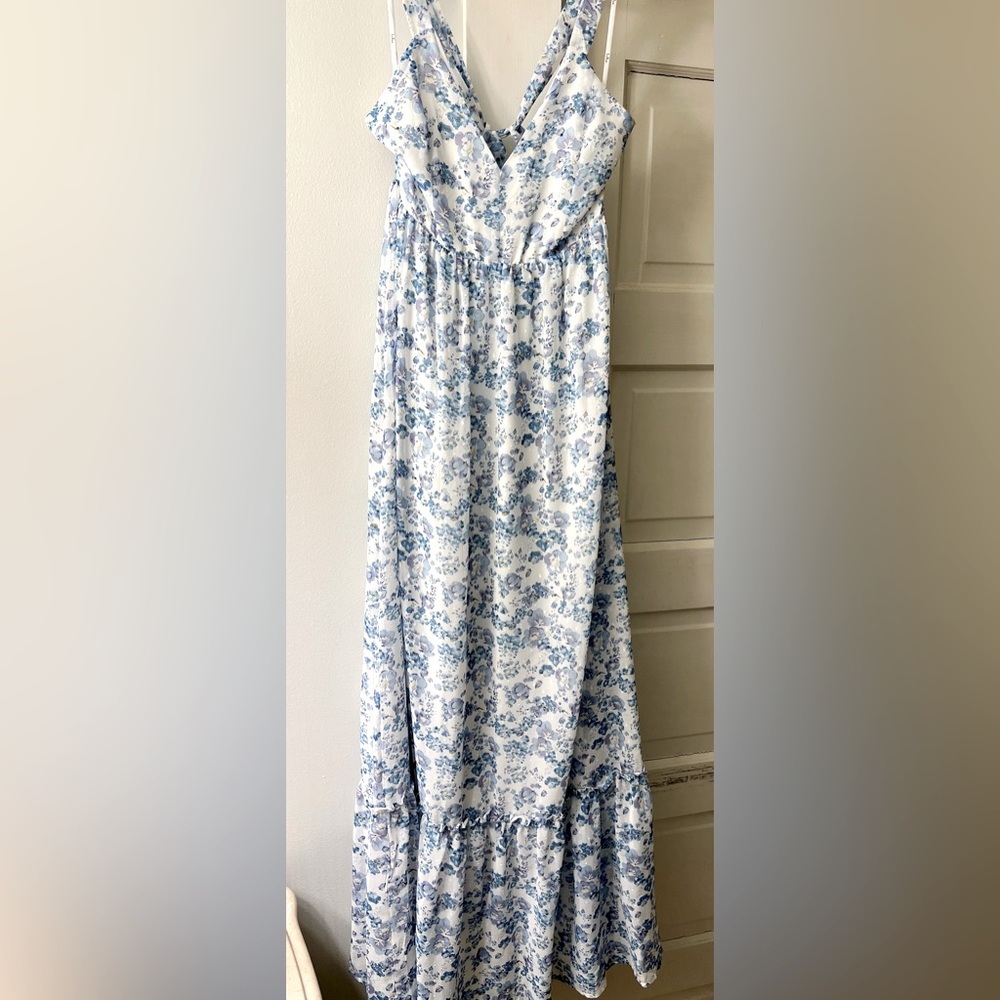 NWOT - Lulus Blue Floral Maxi Dress